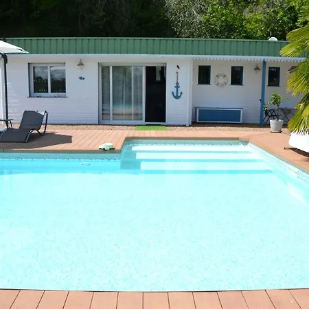 Bienvenue dans notre Gîte Naves  Extérieur photo